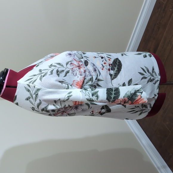 Skovhuus White V-Neck Sweater With Multicolored Floral Design - Picture 4 of 9